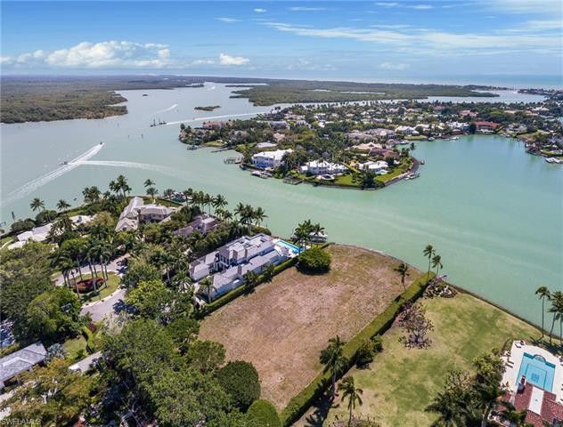 Photo of 1900 Galleon Dr Naples FL 34102